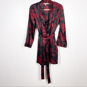 Morgan Taylor Black and Red Floral Lace Chemise and Robe Set (Small/Extra Small)